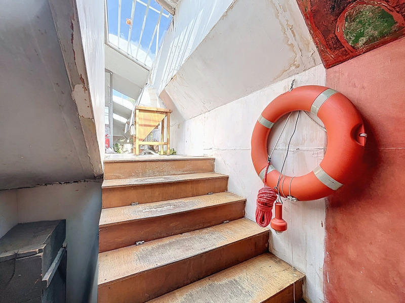 Péniche - 160 m² - 6 pièces