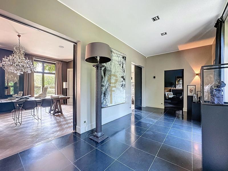 Maison - 400 m² - 8 pièces