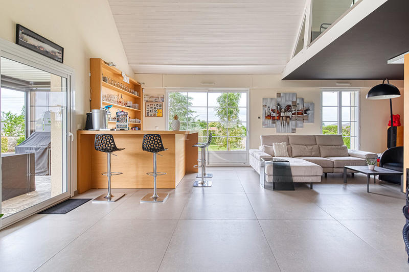 Maison - 255 m² - 8 pièces