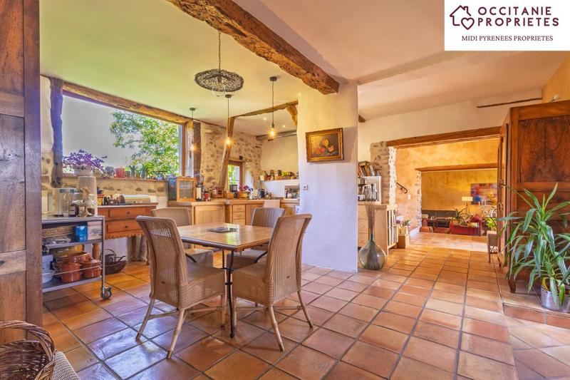 Propriété - 362 m² - 20 pièces