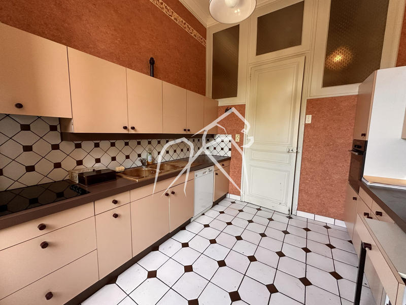 Appartement - 243 m² - 7 pièces