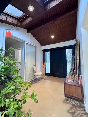 Villa - 295 m² - 10 pièces