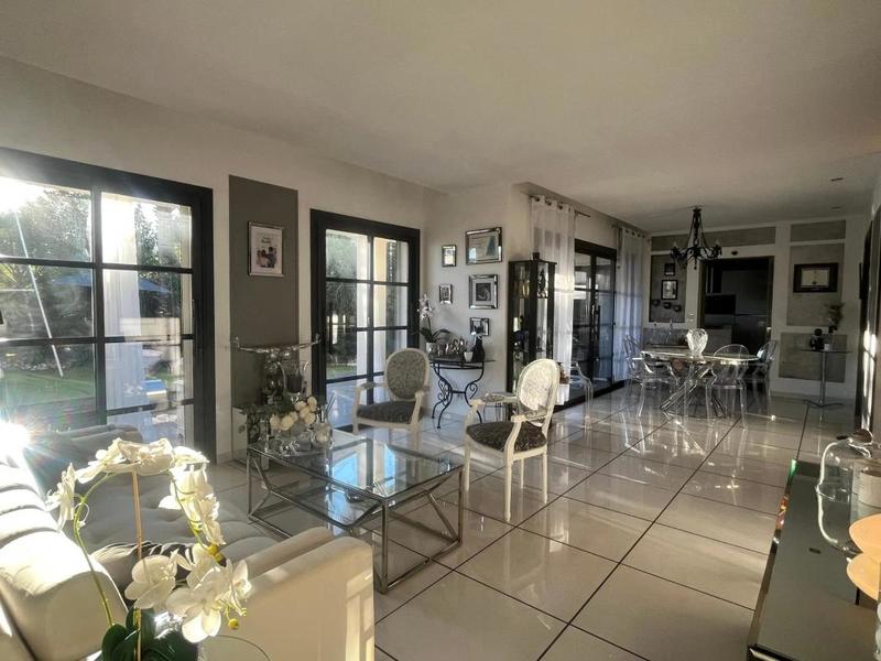 Villa - 230 m² - 10 pièces