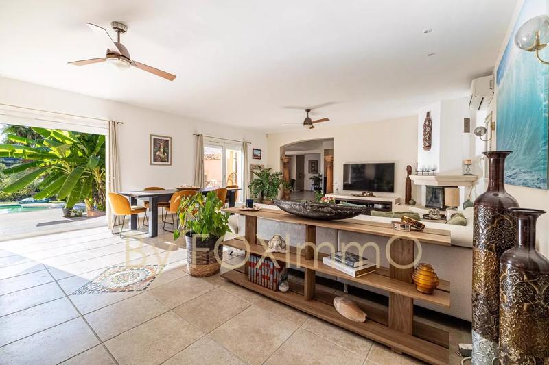 Maison - 330 m² - 9 pièces