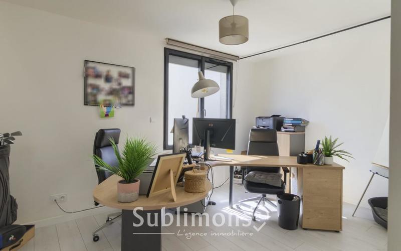 Maison - 235 m² - 9 pièces