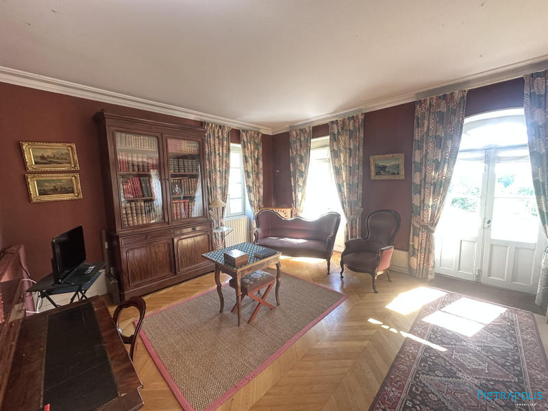 Maison - 305 m² - 9 pièces