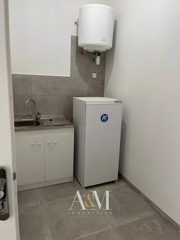 Local commercial - 144 m² - 2 pièces