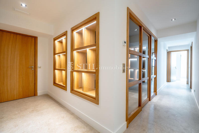 Villa - 353 m² - 6 pièces