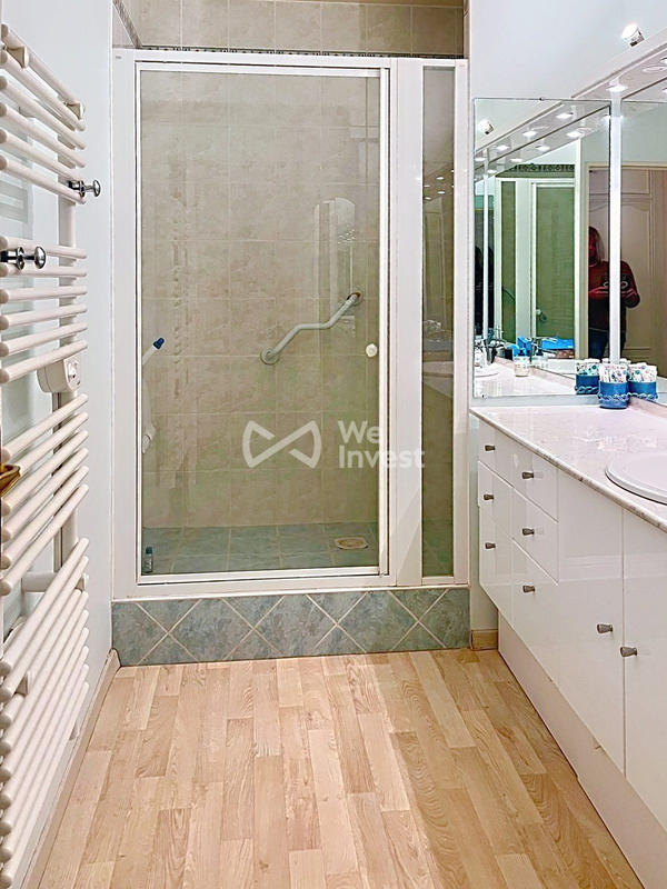 Appartement - 99 m² - 6 pièces