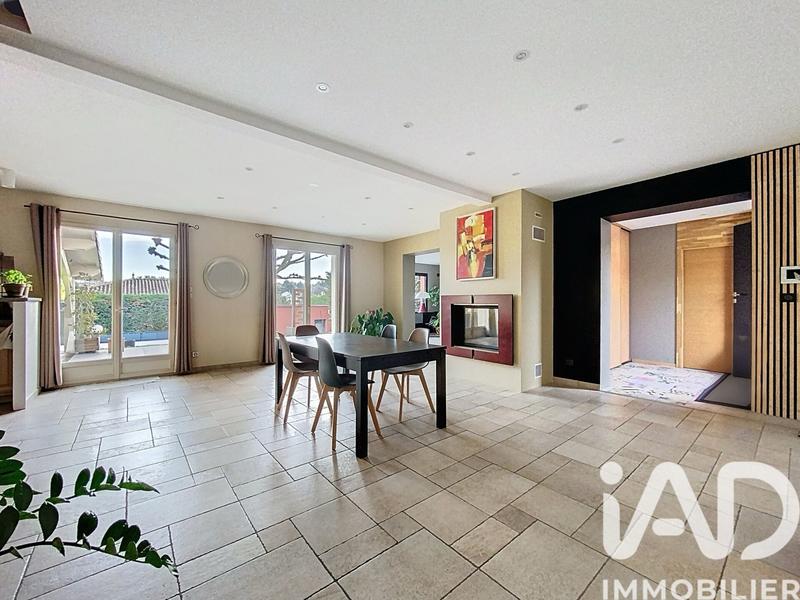 Maison - 218 m² - 8 pièces