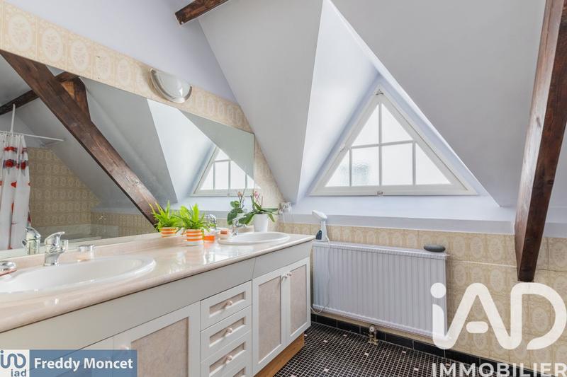 Maison - 210 m² - 9 pièces