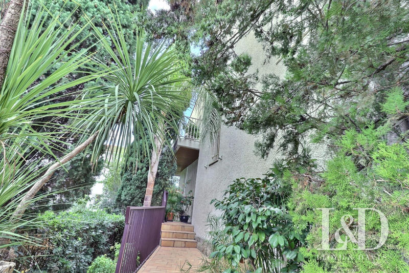 Maison - 243 m² - 10 pièces