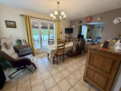 Maison - 96 m² - 5 pièces