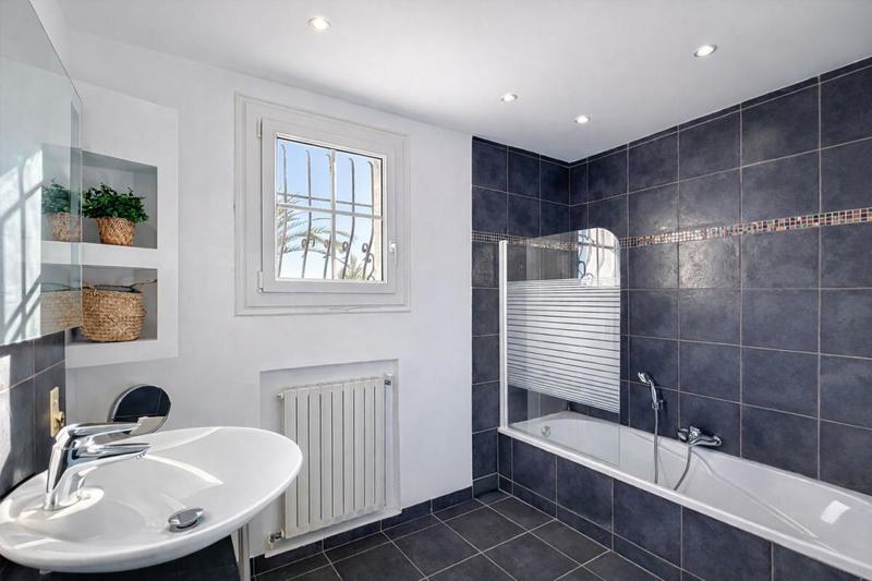 Maison - 318 m² - 11 pièces