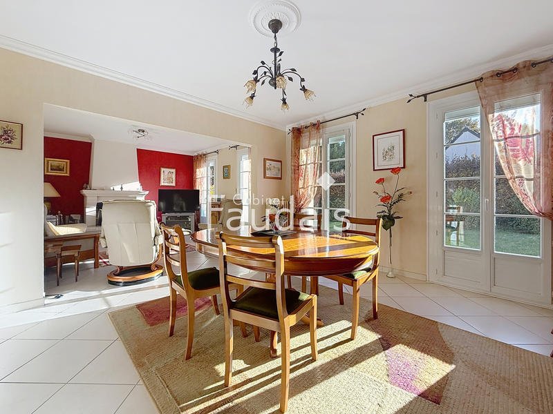 Maison - 180 m² - 8 pièces