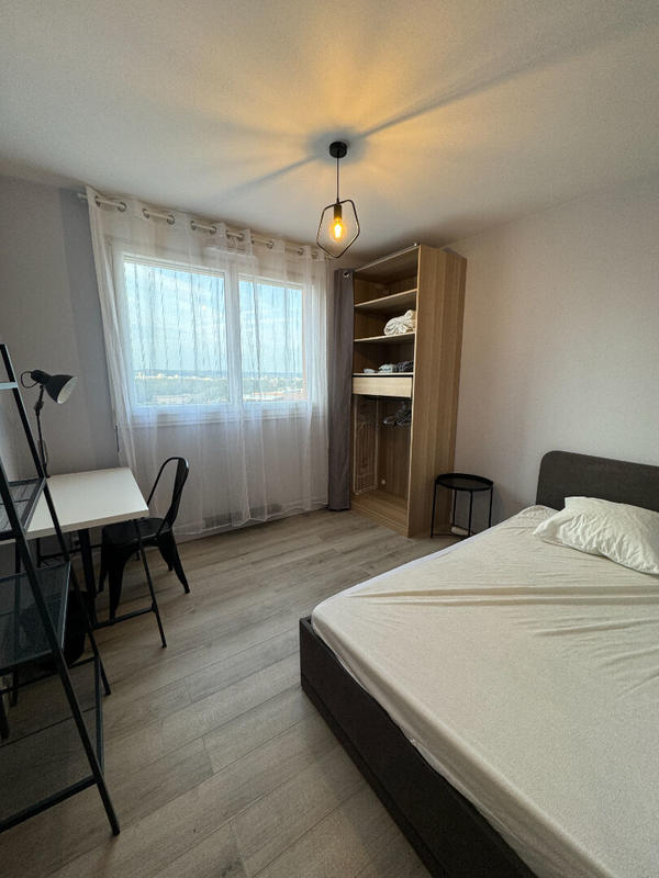 Chambre - 110 m² - 7 pièces