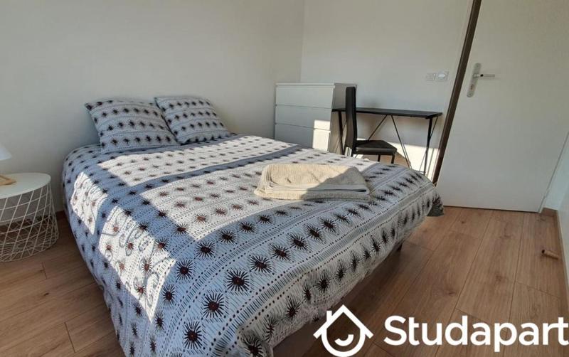 Chambre - 13 m² - 1 pièce