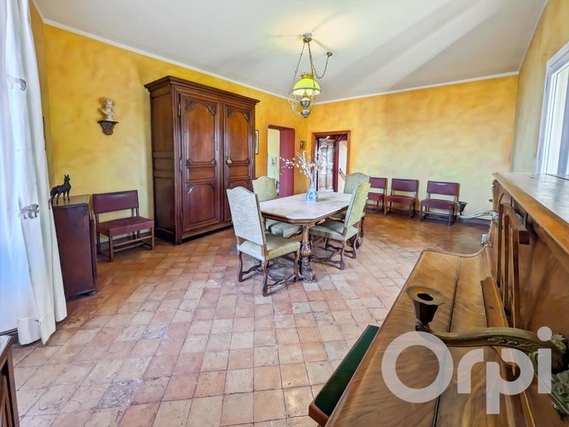 Maison - 250 m² - 9 pièces