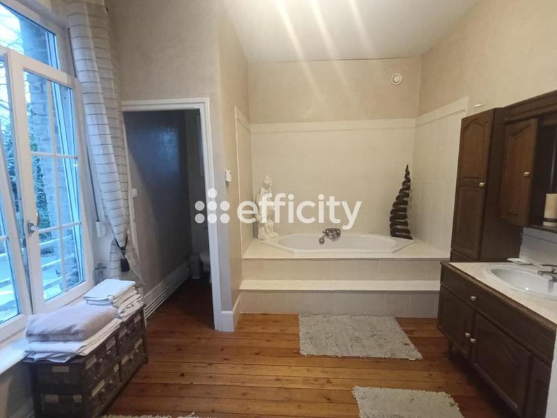 Maison - 274 m² - 10 pièces