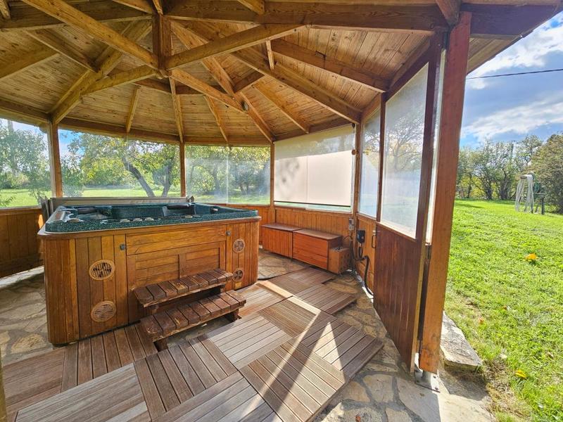 Maison - 251 m² - 6 pièces