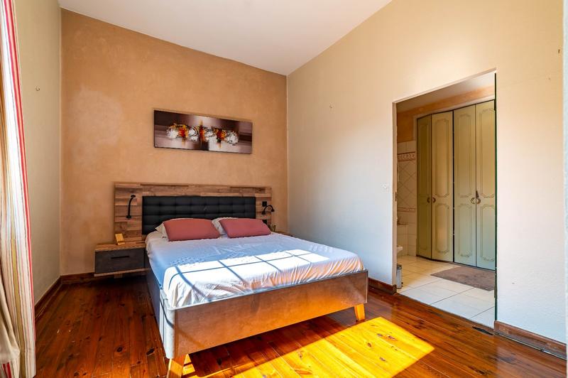 Maison - 274 m² - 10 pièces