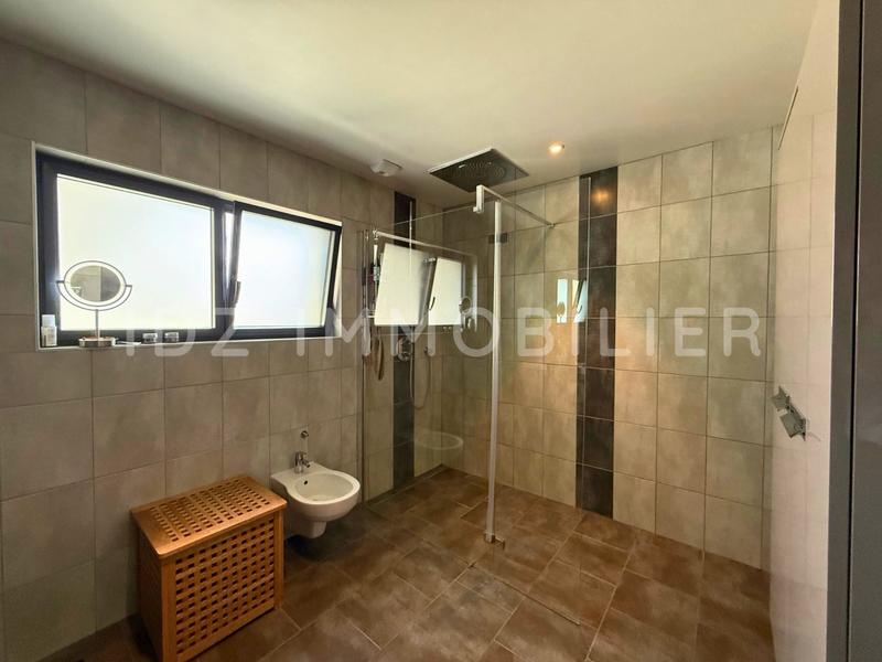 Maison traditionnelle - 144 m² - 6 pièces