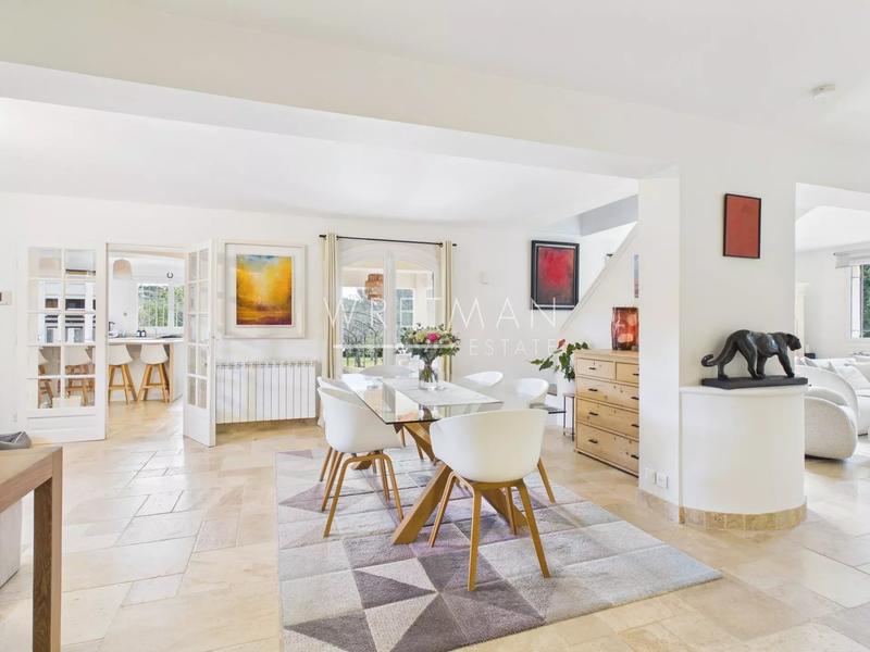 Villa - 240 m² - 7 pièces