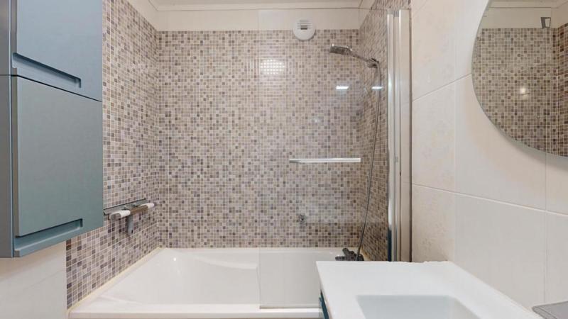 Chambre - 9 m² - 5 pièces