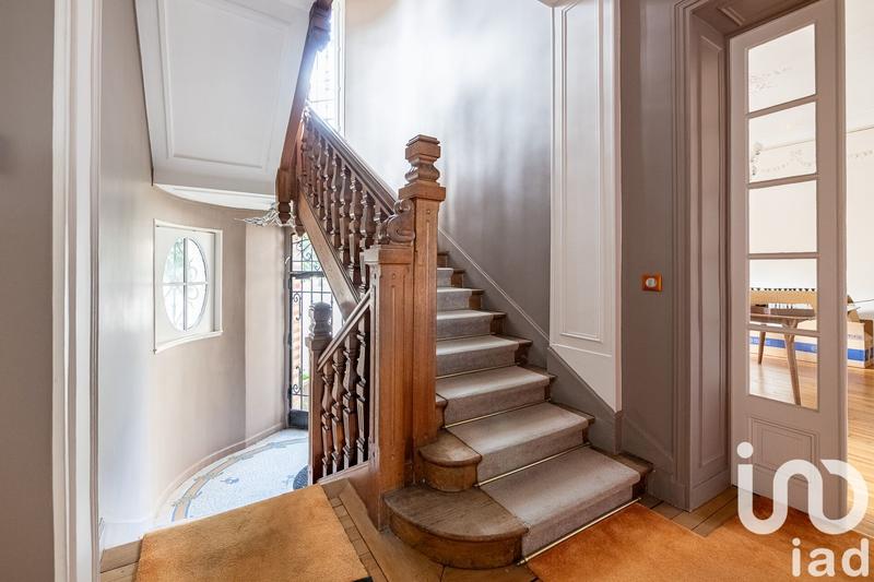 Maison - 370 m² - 17 pièces