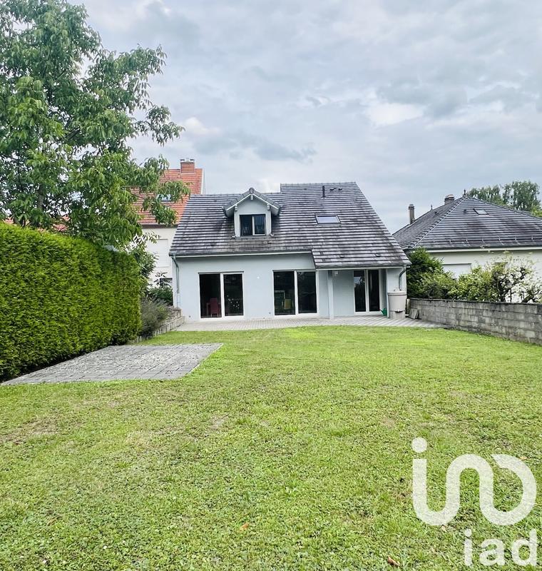 Maison - 180 m² - 8 pièces