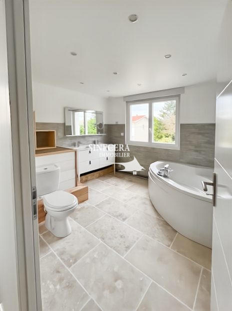 Maison - 170 m² - 8 pièces