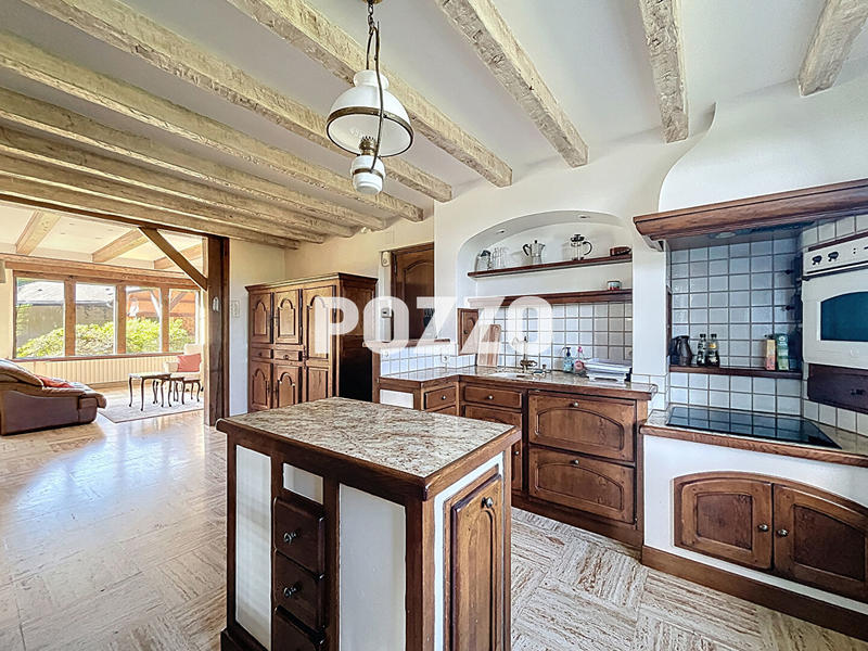 Maison - 218 m² - 8 pièces