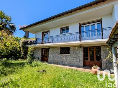 Maison - 203 m² - 5 pièces