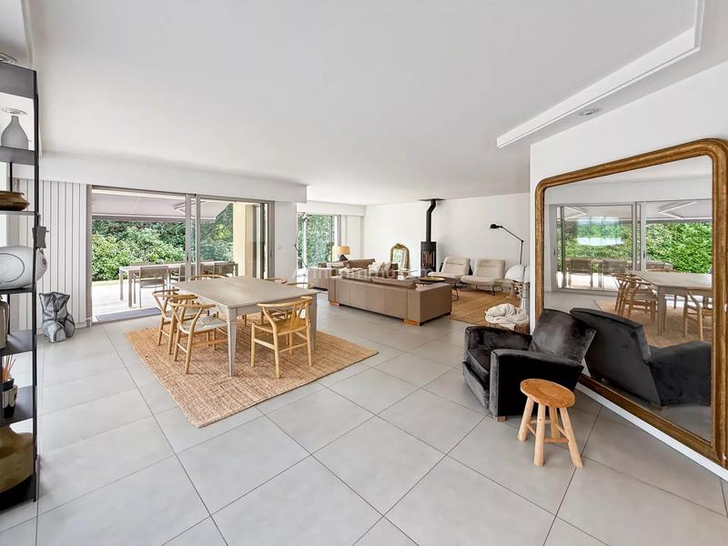 Maison - 312 m² - 7 pièces