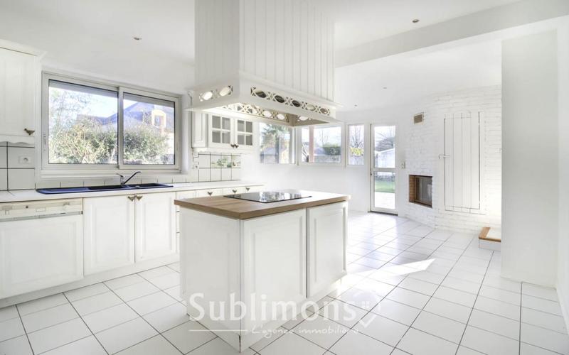 Demeure - 175 m² - 6 pièces