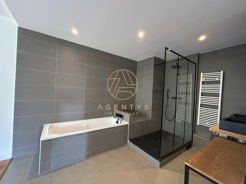 Appartement - 104 m² - 4 pièces