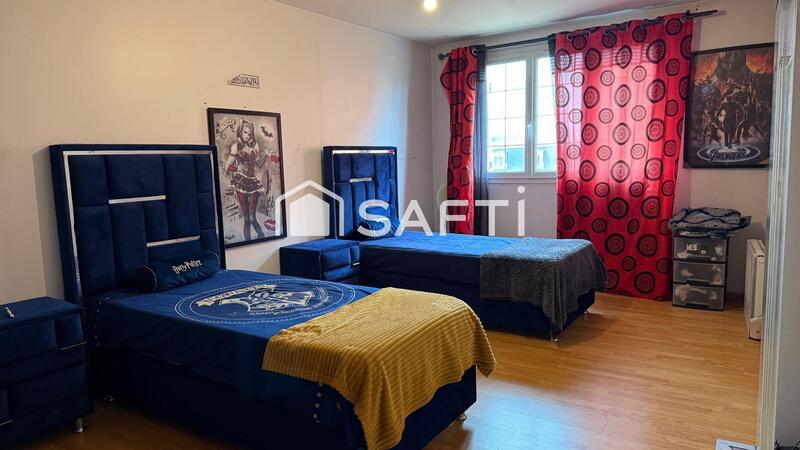 Maison - 246 m² - 8 pièces