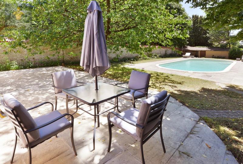 Maison - 333 m² - 10 pièces