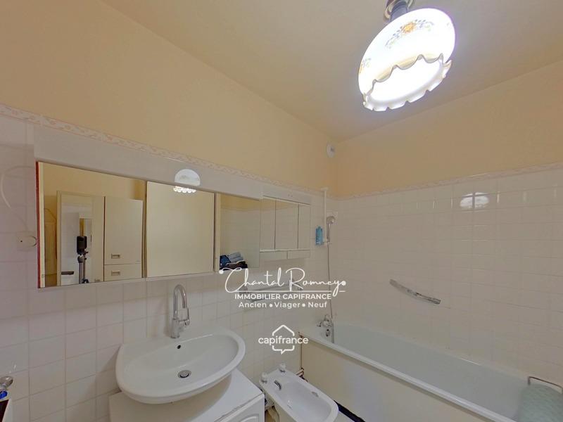 Appartement - 99 m² - 5 pièces