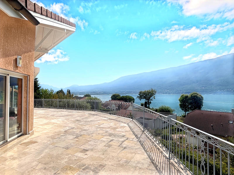 Maison - 253 m² - 9 pièces