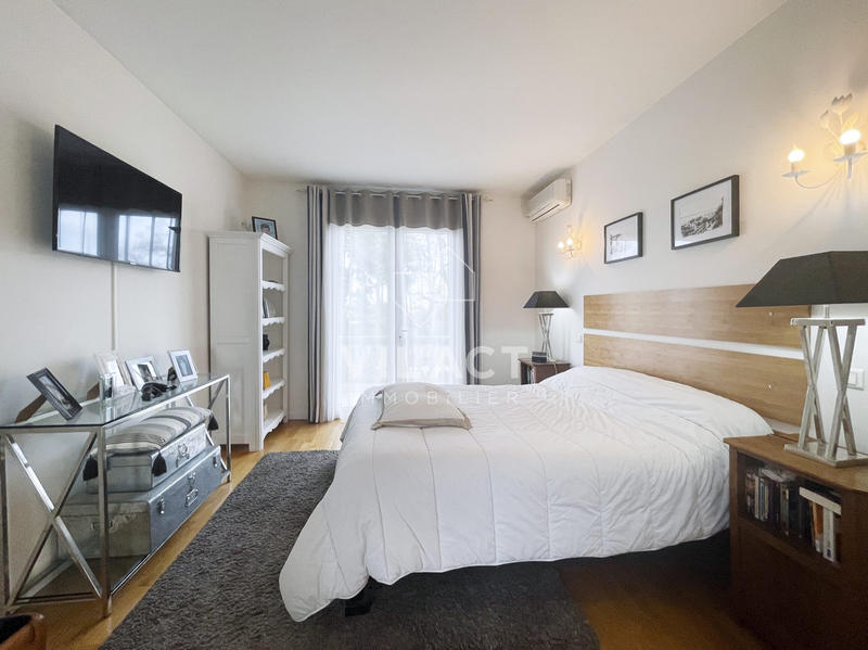 Maison - 330 m² - 9 pièces