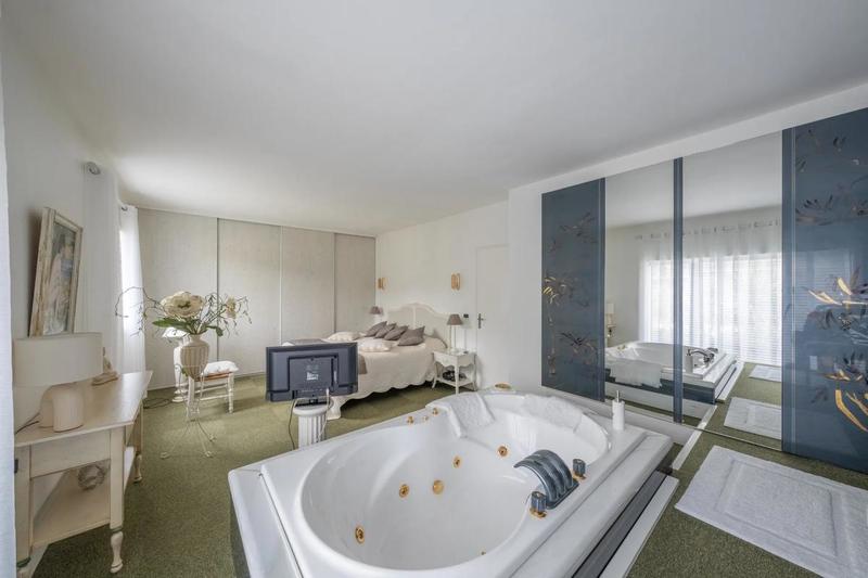 Maison - 230 m² - 5 pièces