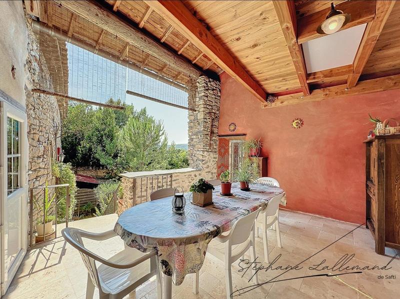 Maison - 299 m² - 11 pièces