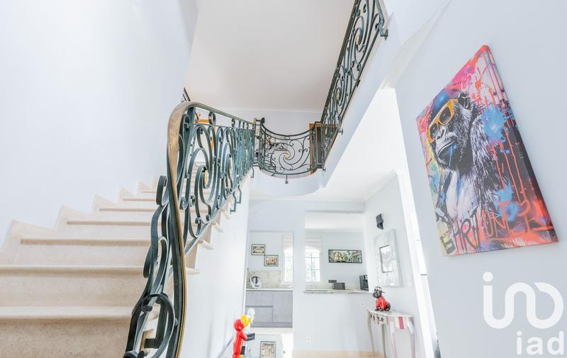 Maison - 220 m² - 10 pièces