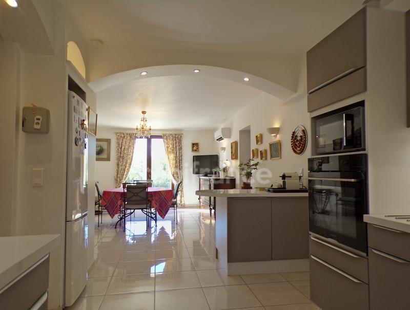 Villa - 341 m² - 8 pièces