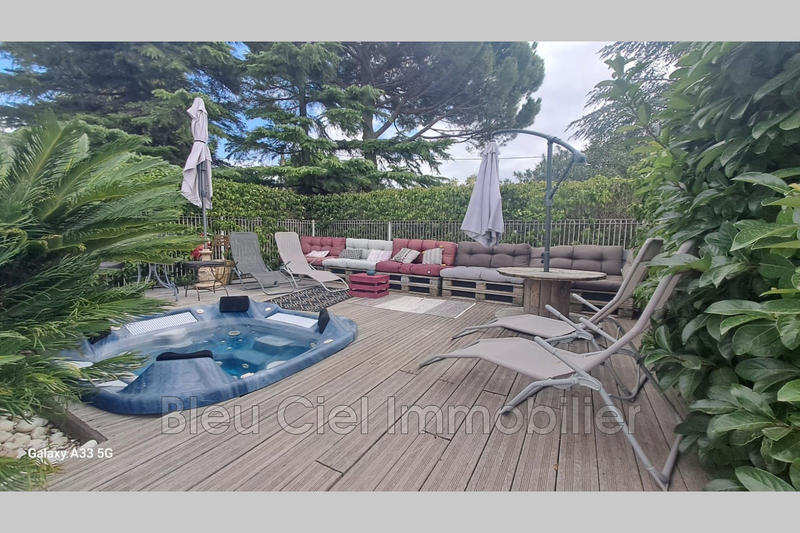 Propriété - 300 m² - 7 pièces