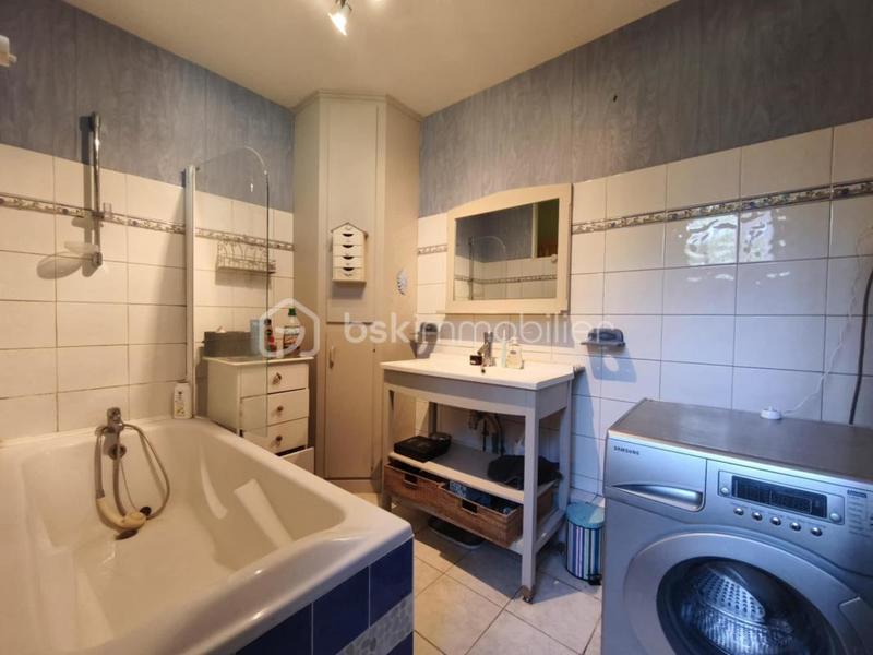 Maison - 238 m² - 7 pièces