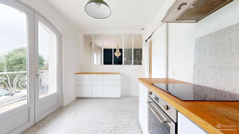 Maison - 180 m² - 8 pièces