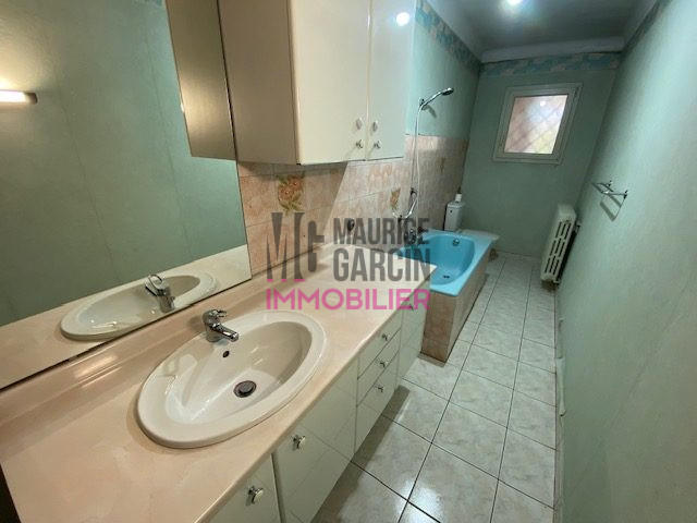 Maison - 209 m² - 8 pièces