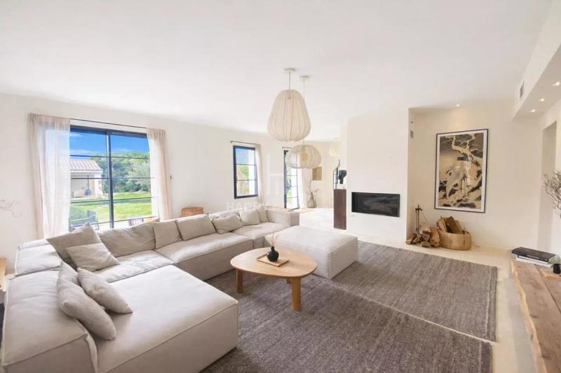 Maison - 290 m² - 9 pièces